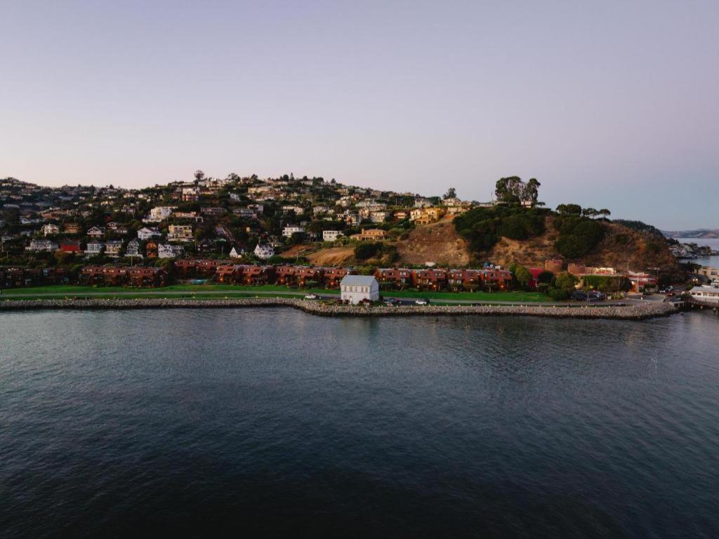 Marin Suites Hotel Corte Madera Bagian luar foto