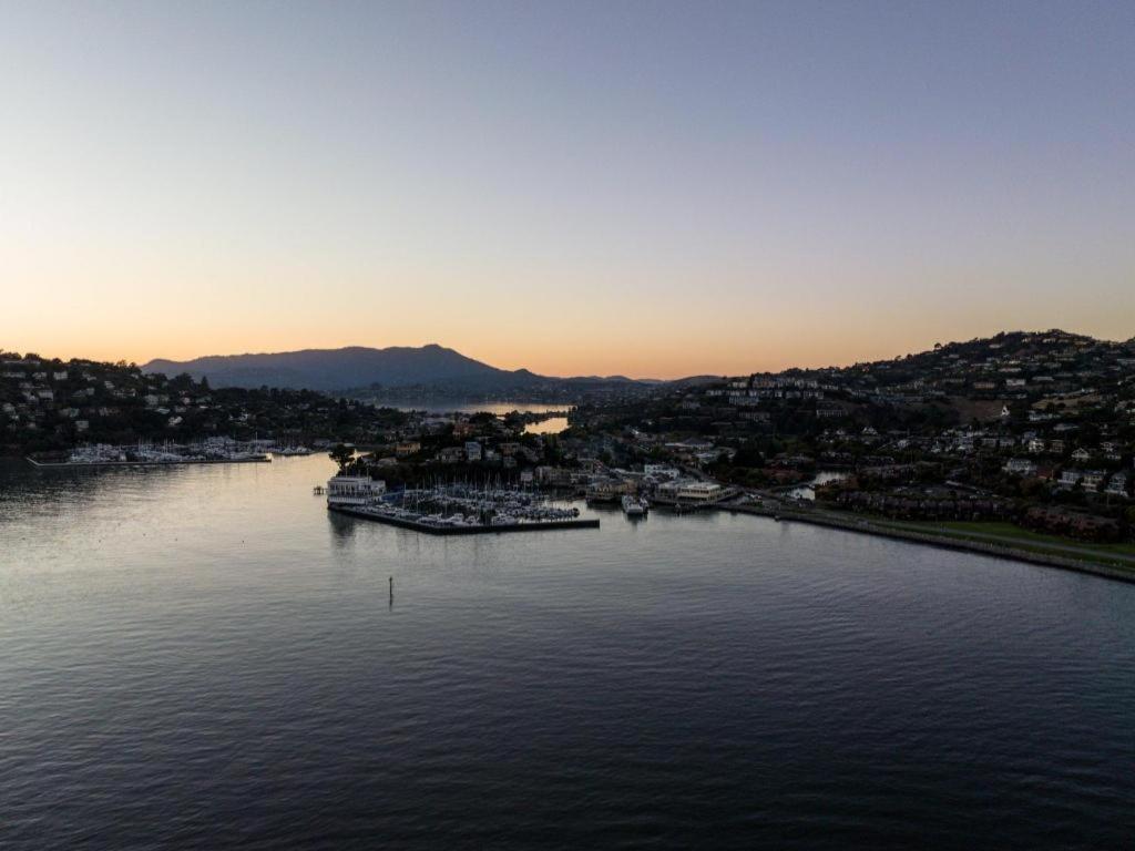 Marin Suites Hotel Corte Madera Bagian luar foto