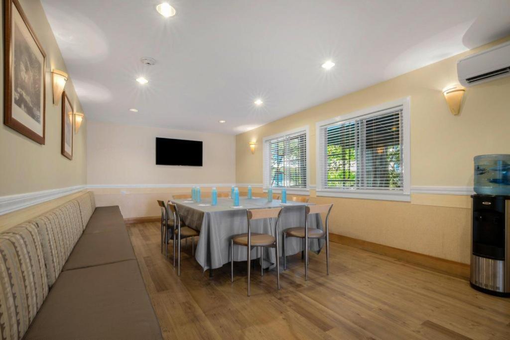 Marin Suites Hotel Corte Madera Bagian luar foto