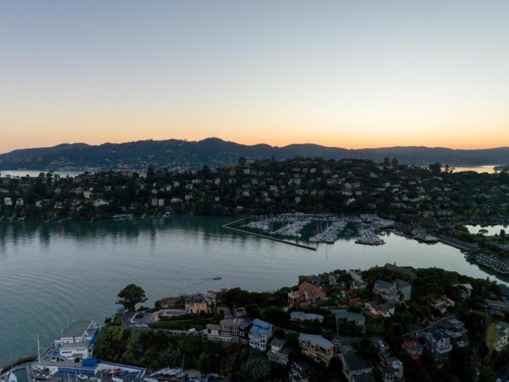 Marin Suites Hotel Corte Madera Bagian luar foto