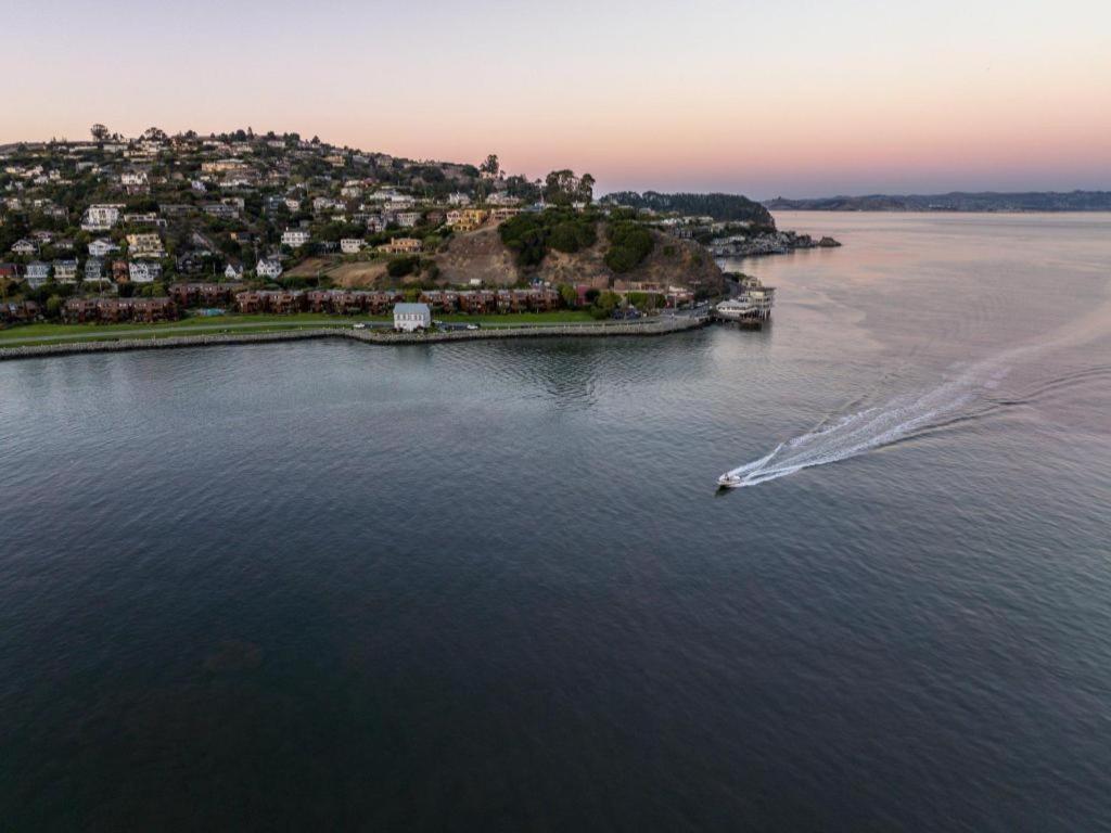 Marin Suites Hotel Corte Madera Bagian luar foto